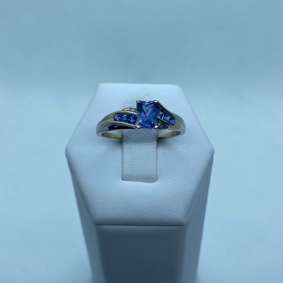 10k sapphires and Diamonds ring